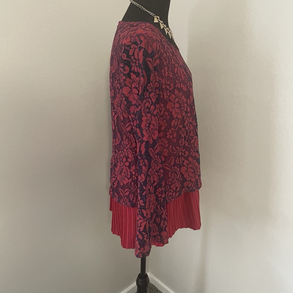 SUZANNE BETRO Womens Top Sz Small Burgundy Navy Lace‎ Overlay Pleated Whimsigoth - Picture 2 of 12